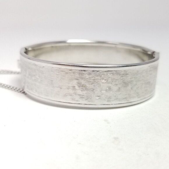 Vintage Silver Tone Textured Hinged Bangle Bracelet with Security Chain, Estate - Picture 7 of 7